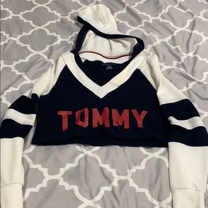 Cropped Tommy Hilfiger long sleeved shirt